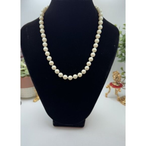 White Faux Pearl Necklace Knotted 18” Strand Peck & Peck Bridal NWT - Picture 1 of 10